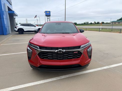 New 2026 Chevrolet Trax RS w/ Sunroof Package FWD image 3