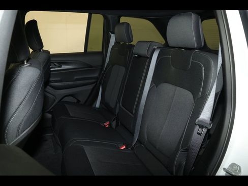 Used 2025 Jeep Grand Cherokee Laredo X w/ Luxury Tech Group I image 28