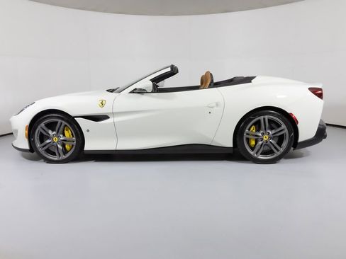 Used 2019 Ferrari Portofino image 3