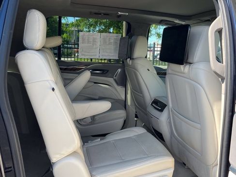 Used 2021 Cadillac Escalade ESV Sport Platinum AWD/4WD image 16