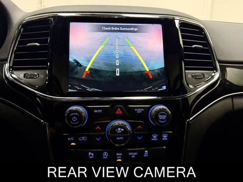 Used 2020 Jeep Grand Cherokee Trailhawk w/ Trailhawk Luxury Group AWD/4WD image 34