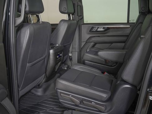 Used 2025 Chevrolet Suburban Z71 w/ Z71 Off-Road Package AWD/4WD image 14