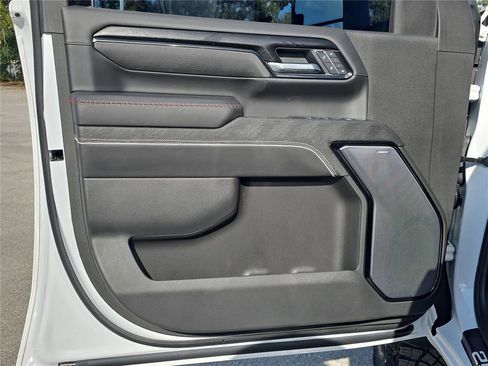 Used 2025 GMC Sierra 2500 AT4X image 16