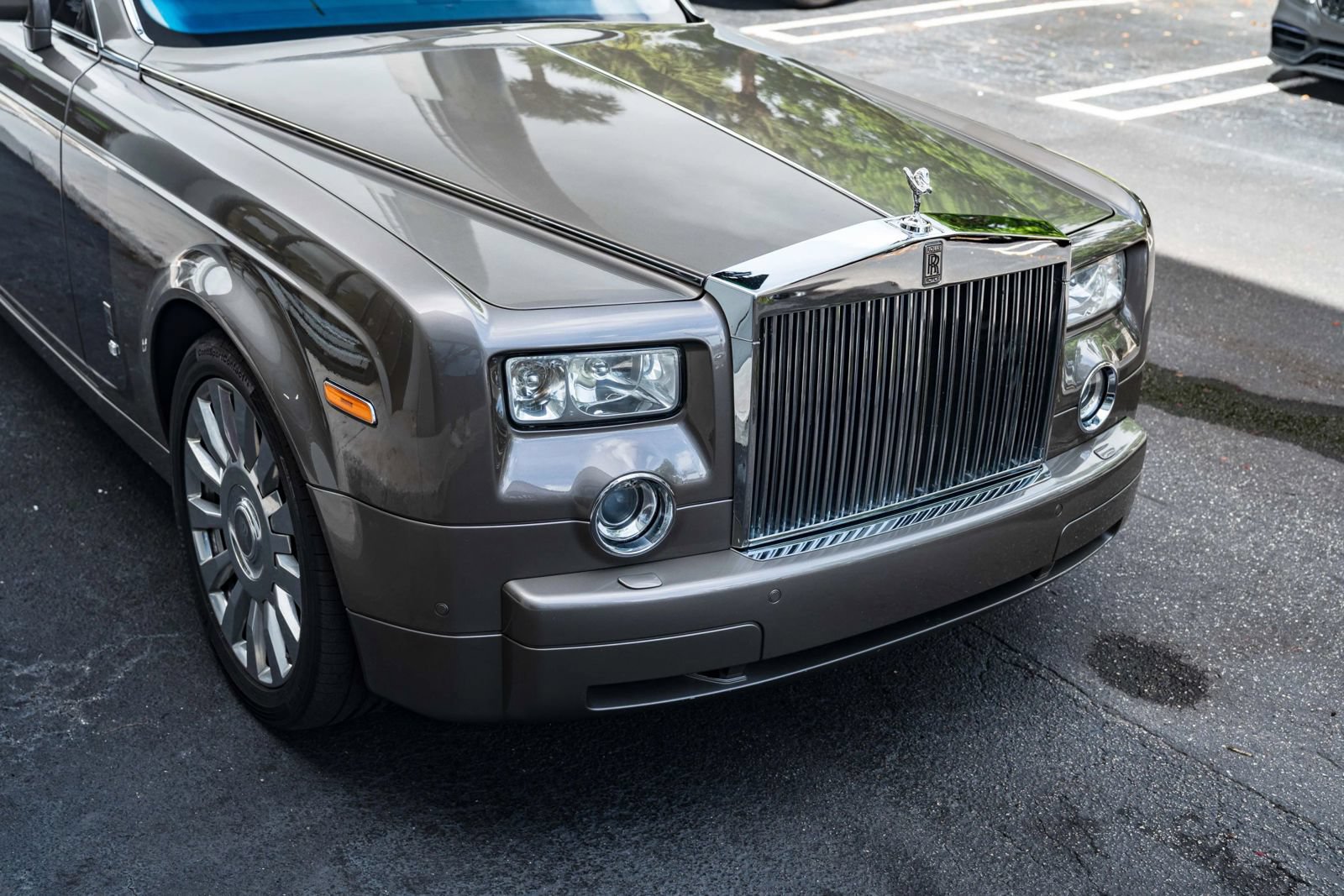 Used 2004 Rolls-Royce Phantom Sedan RWD image 4