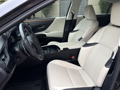 Used 2023 Lexus ES 300h w/ Premium Package FWD image 16