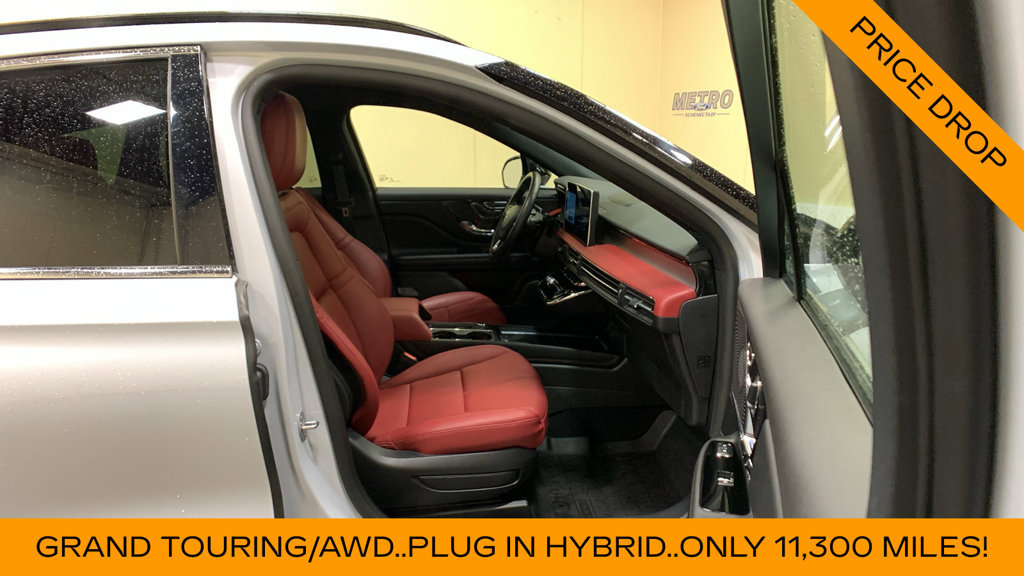 Used 2025 Lincoln Corsair Grand Touring w/ Towing Package AWD/4WD image 13