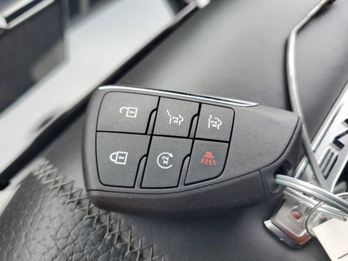 Used 2025 GMC Yukon Denali AWD/4WD image 27