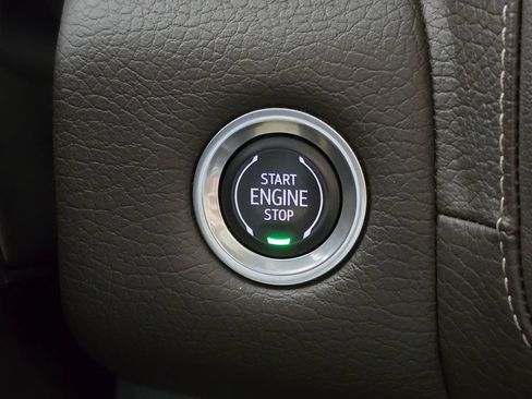 Used 2022 GMC Yukon XL Denali AWD/4WD image 36