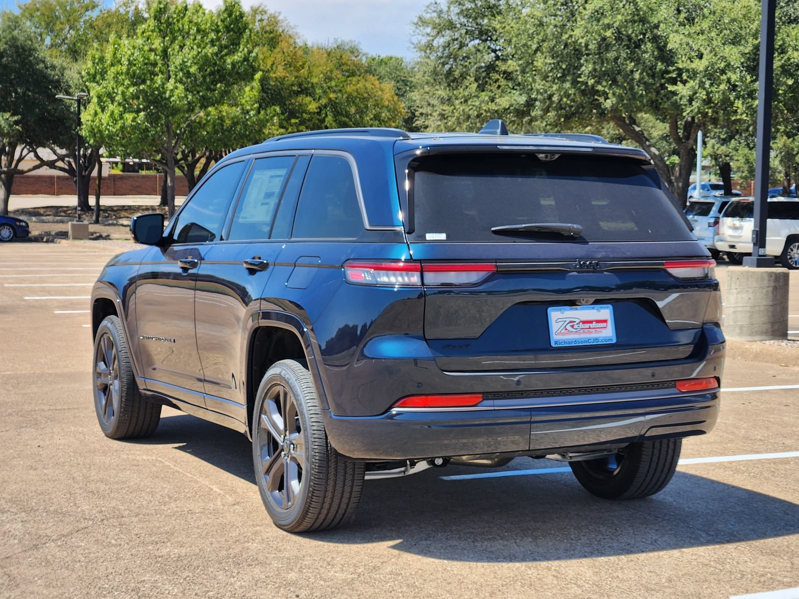 New 2027 Jeep Grand Cherokee Limited AWD/4WD image 4