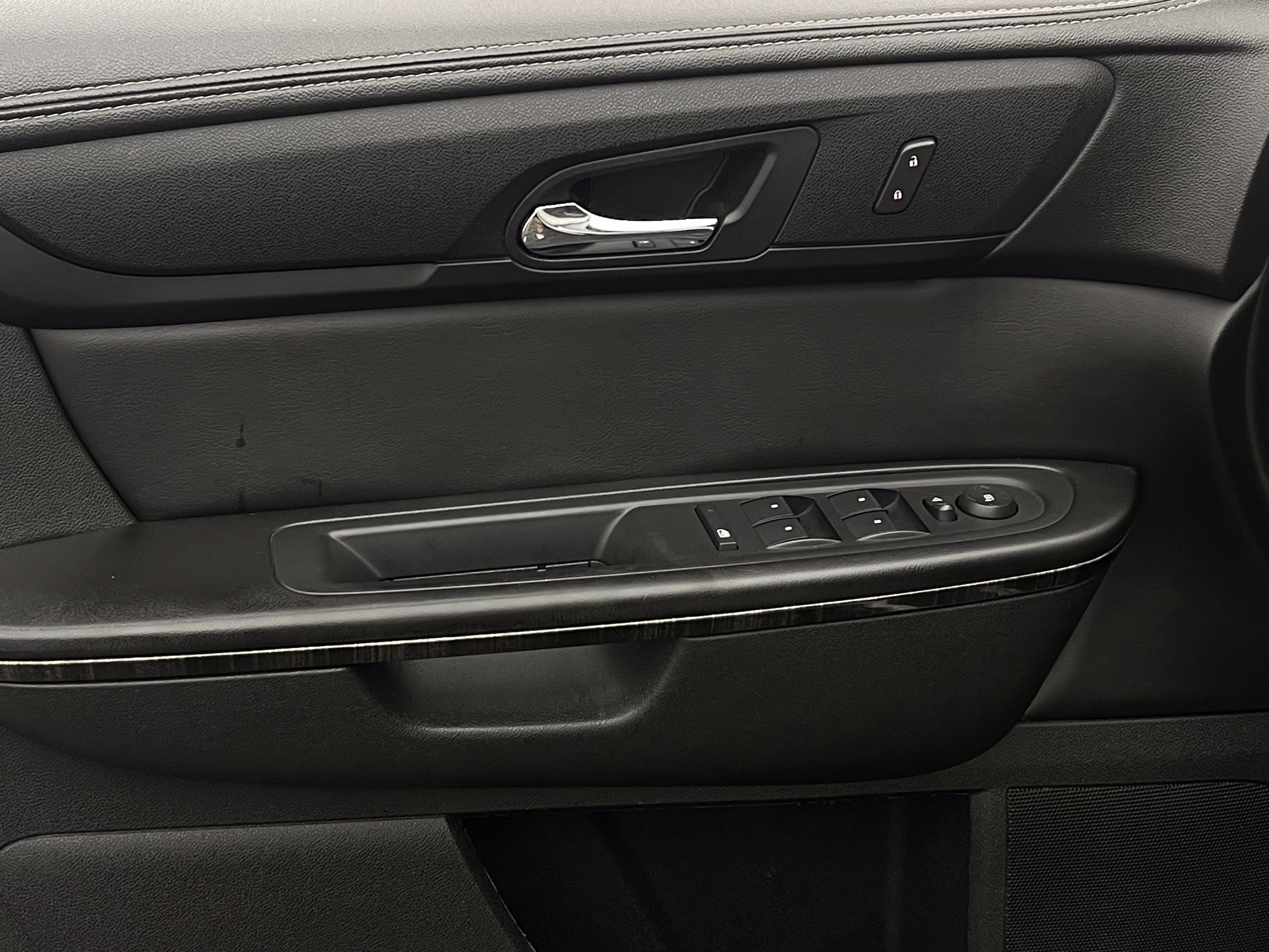 Used 2015 GMC Acadia SLT FWD image 16