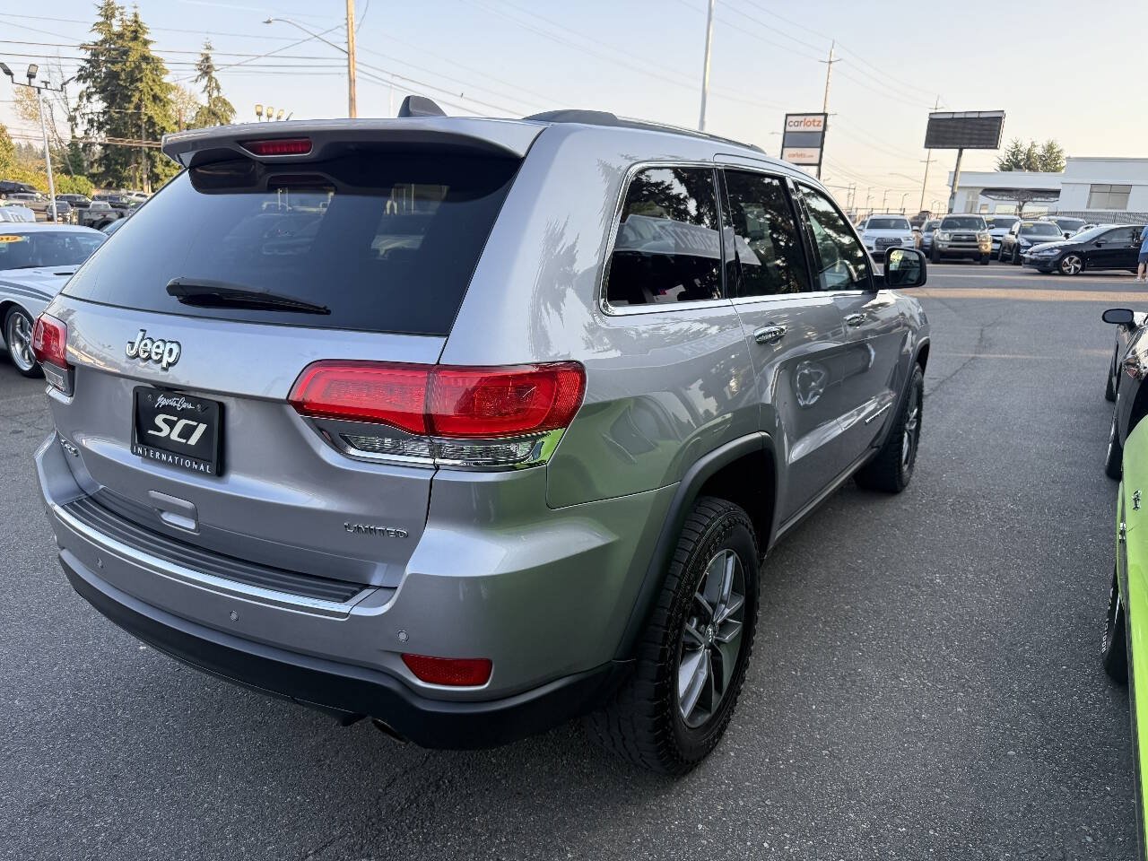 Used 2017 Jeep Grand Cherokee Limited AWD/4WD image 6