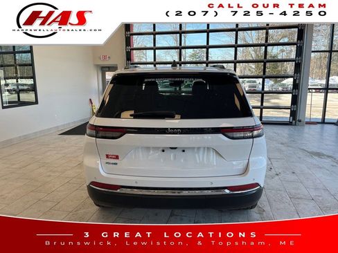 Used 2023 Jeep Grand Cherokee 4WD 4xe image 5