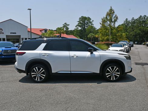 Used 2025 Nissan Pathfinder Platinum AWD/4WD image 5