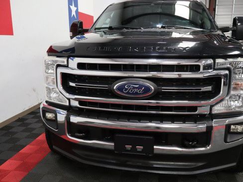 Used 2021 Ford F250 Lariat w/ Lariat Value Package AWD/4WD image 4