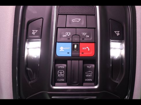 Used 2023 Jeep Grand Cherokee Laredo w/ Luxury Tech Group I image 26