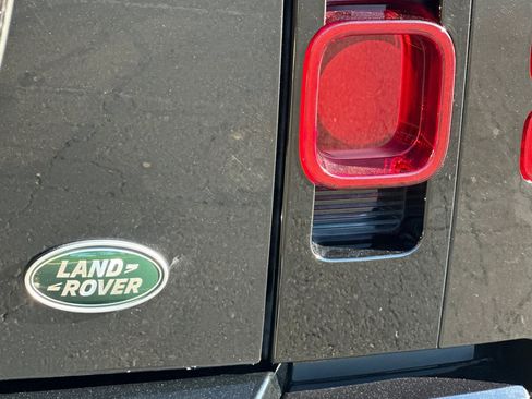 Used 2023 Land Rover Defender 130 X-Dynamic SE image 38