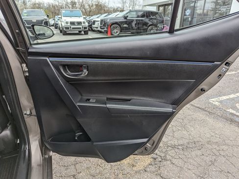 Used 2017 Toyota Corolla SE w/ SE Premium Package FWD image 36