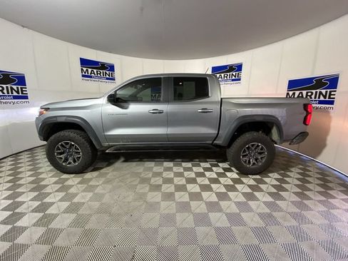 Used 2025 Chevrolet Colorado ZR2 w/ Technology Package AWD/4WD image 13