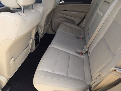 Used 2020 Jeep Grand Cherokee Laredo image 20