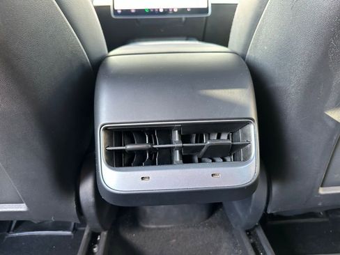 Used 2021 Tesla Model Y Performance image 31