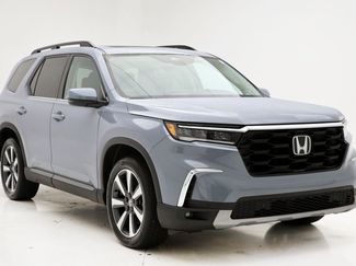 Used 2025 Honda Pilot Touring video 2