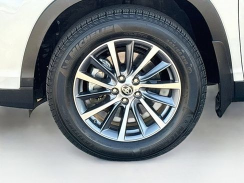 Used 2019 Toyota Highlander XLE AWD/4WD image 30