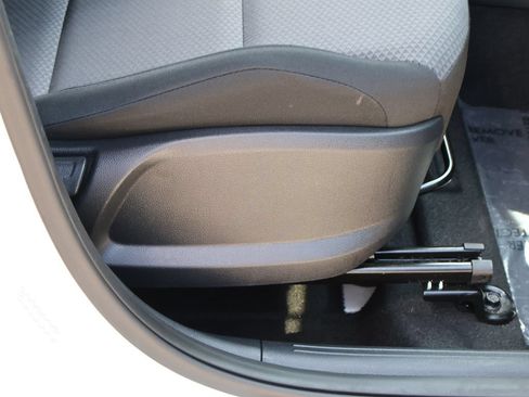 Used 2025 Kia Soul LX w/ LX Technology Package FWD image 11