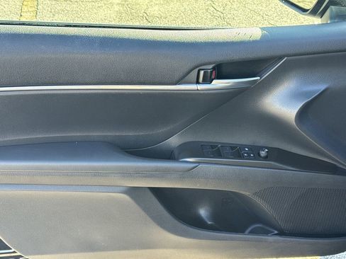 Used 2022 Toyota Camry SE image 10