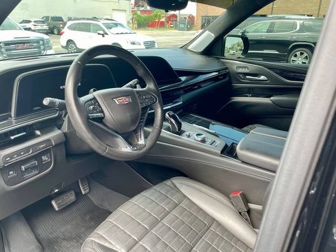Used 2024 Cadillac Escalade V w/ LPO, ONYX Package AWD/4WD image 17