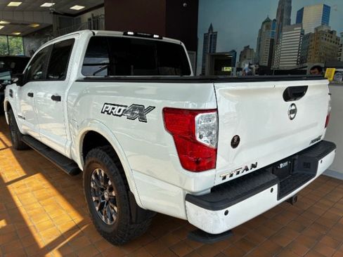 Used 2017 Nissan Titan PRO-4X w/ Pro-4x Convenience Package AWD/4WD image 5