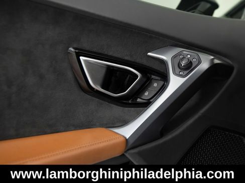 Used 2015 Lamborghini Huracan LP 610-4 AWD/4WD image 13
