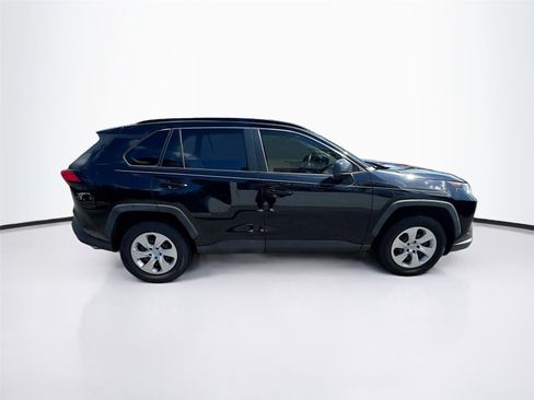 Used 2019 Toyota RAV4 LE image 6