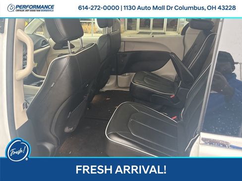 Used 2022 Chrysler Pacifica Limited image 13