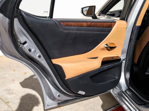 Used 2022 Lexus ES 350 w/ Premium Package image 42