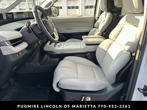 New 2026 Lincoln Navigator L Reserve AWD/4WD image 9