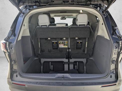 Used 2024 Toyota Sienna XLE image 18