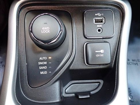 Used 2021 Jeep Compass Latitude w/ Convenience Group AWD/4WD image 19