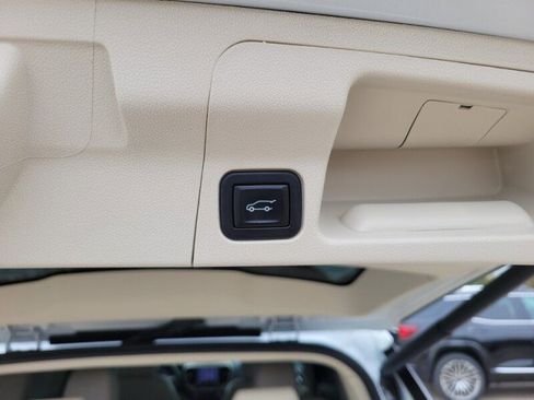 Used 2022 GMC Acadia Denali w/ Denali Ultimate Package image 8