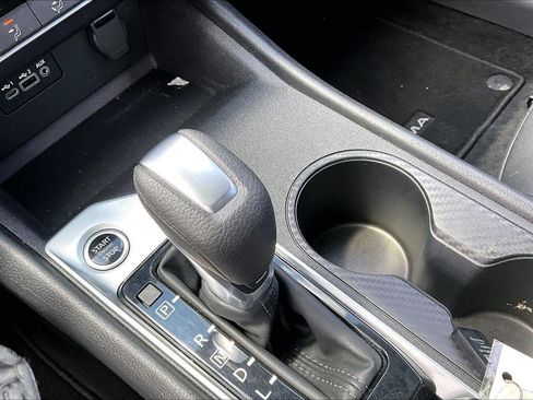 Used 2025 Nissan Altima 2.5 SV FWD image 18