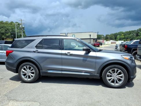 Used 2022 Ford Explorer XLT w/ Equipment Group 202A RWD image 5