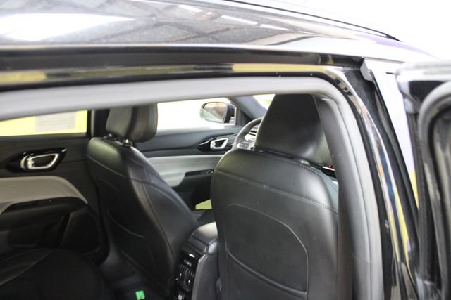 Used 2023 Jeep Compass Limited AWD/4WD image 10