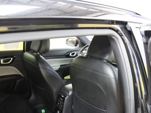 Used 2023 Jeep Compass Limited AWD/4WD image 10