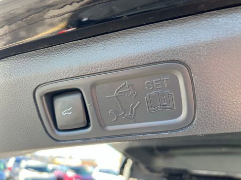 Used 2023 Ford Expedition Max Limited image 22