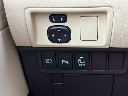 Used 2016 Lexus ES 350 w/ Luxury Package w/Wood Trim FWD image 30