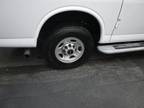 Used 2024 GMC Savana 2500 w/ Driver Convenience Package image 11