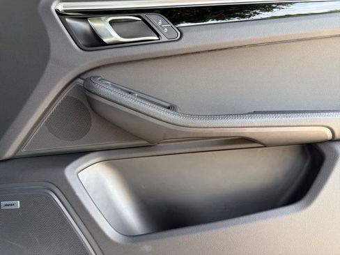 Certified 2023 Porsche Macan AWD/4WD image 19