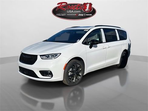 New 2026 Chrysler Pacifica Select image 5