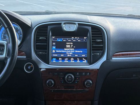 Used 2014 Chrysler 300 AWD w/ Driver Convenience Group image 27