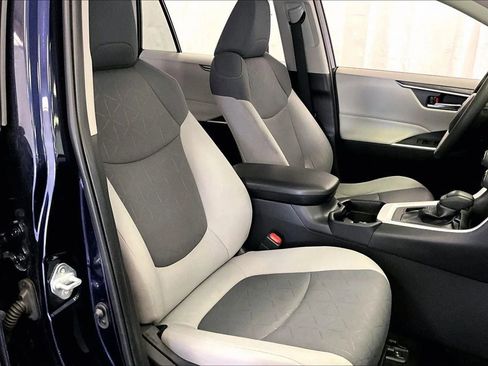 Used 2019 Toyota RAV4 XLE w/ All Weather Liner Package image 7