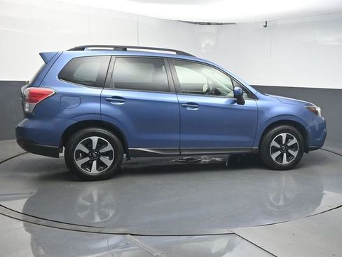 Used 2018 Subaru Forester 2.5i Premium w/ All-Weather Package AWD/4WD image 8